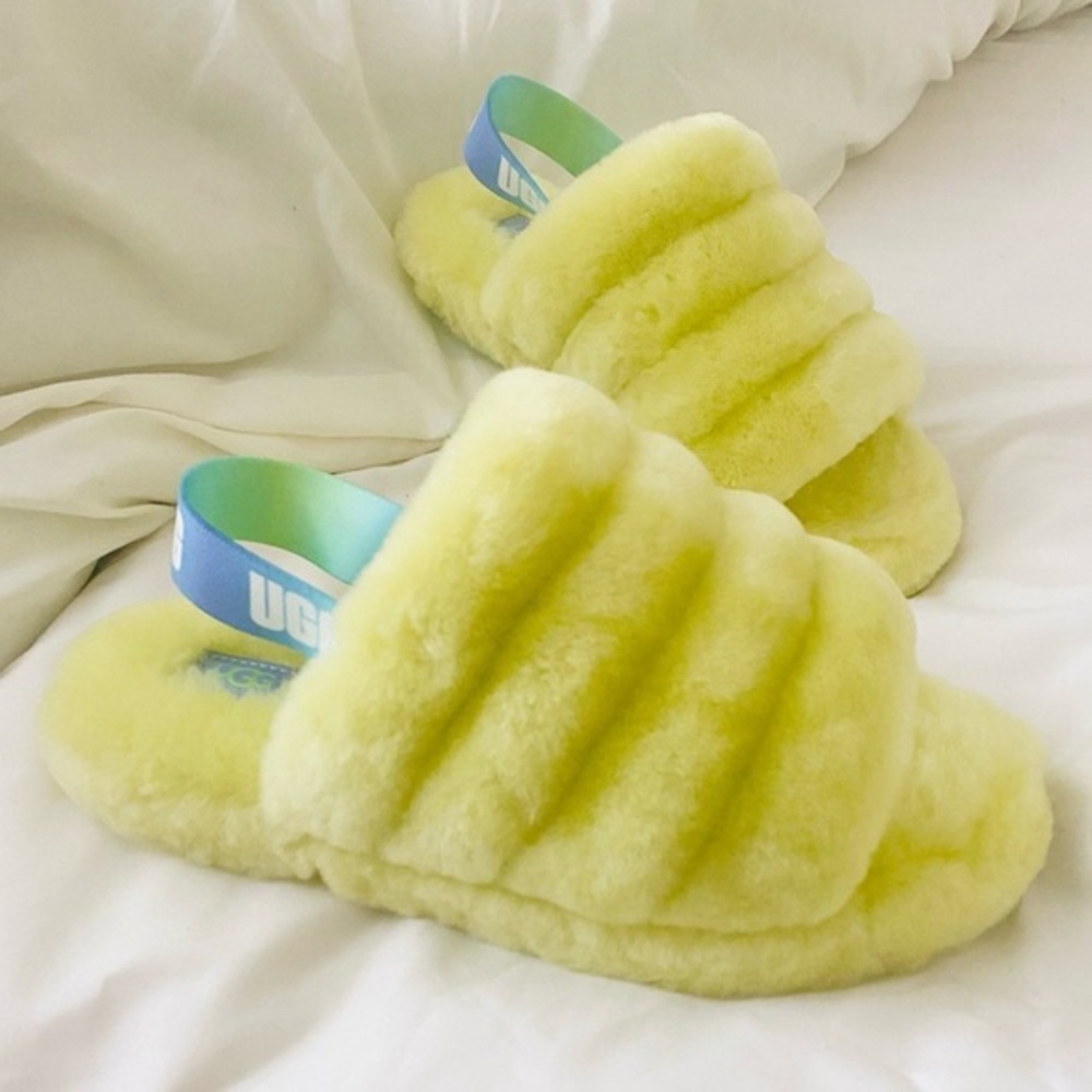 UGG Fluff Yeah Slide size 6 youth/ women’s size 8